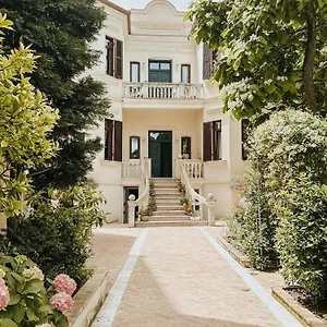 Seven Cafe & Bed & Breakfast Pogradec